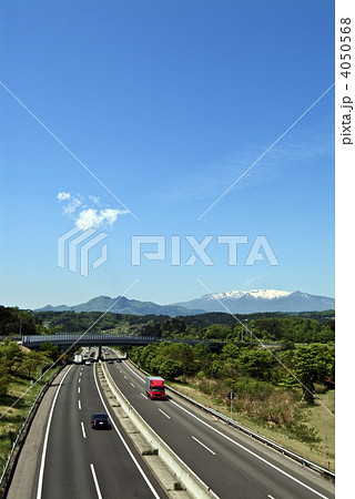 東北自動車道と蔵王連峰 4050568