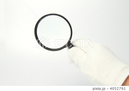 ルーペを持つ白手袋をはめた手 ルーペを持つ白手袋をはめた手 4052791