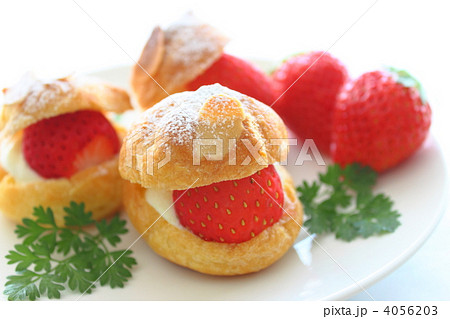 シュークリーム　苺 4056203