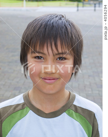 笑顔の少年 4056294