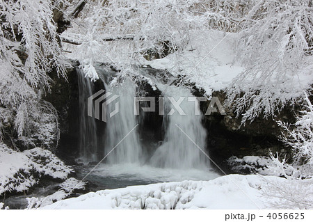 鐘山の滝（雪景色） 4056625