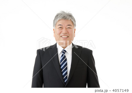 スーツを着たシニア男性 4057149