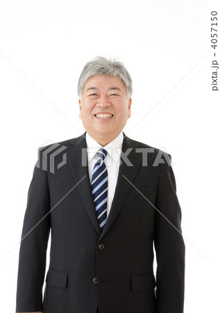 スーツを着たシニア男性 4057150
