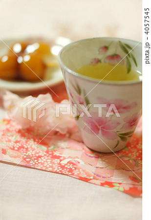 緑茶でひとやすみ 緑茶でひとやすみ 4057545