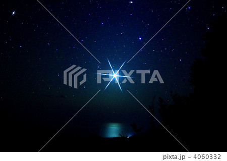 水平線から昇る金星 4060332