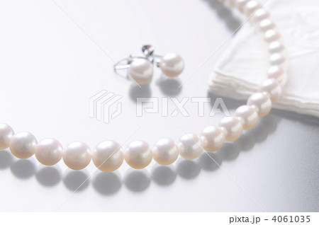 パールのネックレスとイヤリング 4061035