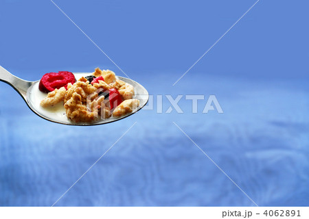Spoon of cereal 4062891