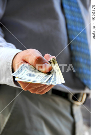 Hand offer money 4063279