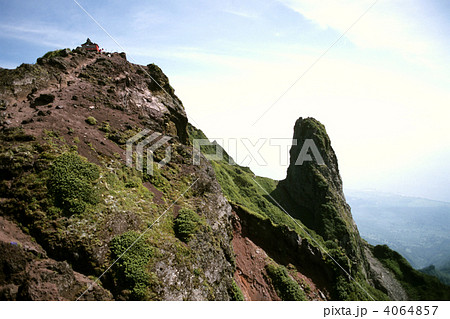 利尻山頂とローソク岩 4064857