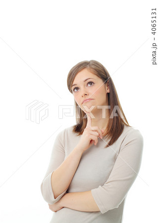 悩む外国人女性 4065131