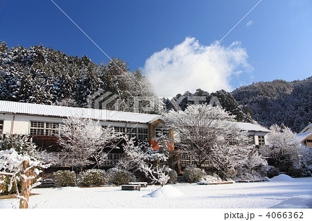 雪と校舎 4066362