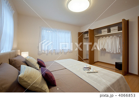 新築住宅のベッドルーム 4066853