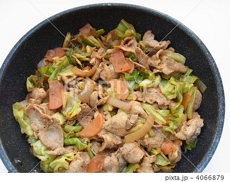 回鍋肉　ホイコーロー　調理シーン 4066879
