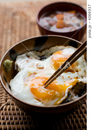 目玉焼き丼 目玉焼き丼 4066937