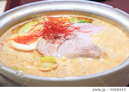 アツアツの煮込みラーメン 4068444