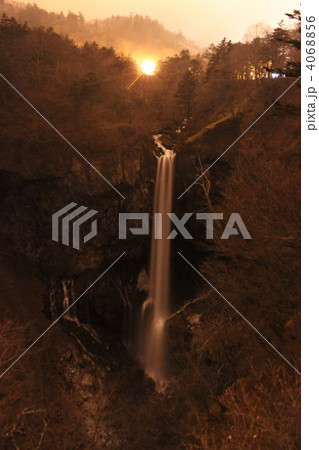 夜中の華厳 4068856