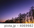 4069982