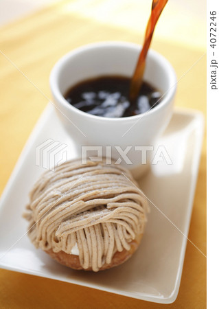 モンブランケーキでティータイム 4072246