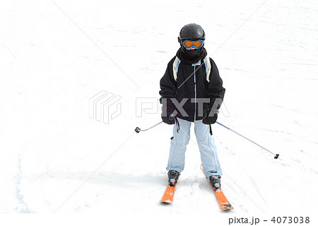 Girl skiing downhill 4073038