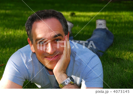 Man relaxing outside 4073145