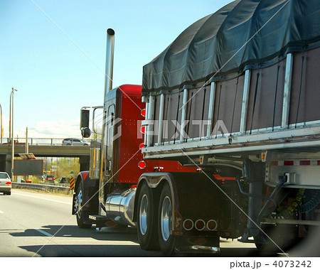 Moving truck 4073242