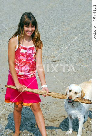 Girl play dog 4074121