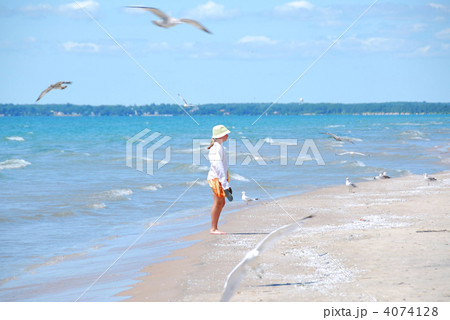 Girl beach seagulls Girl beach seagulls 4074128