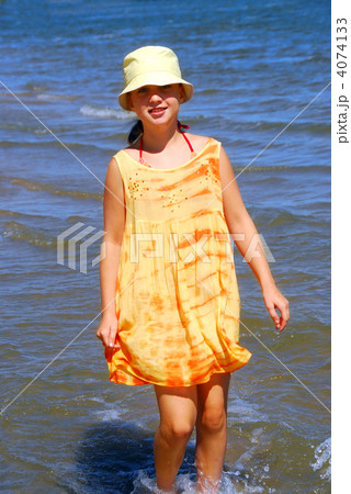 Girl beach 4074133