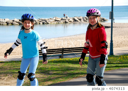 Girls rollerblade 4074313