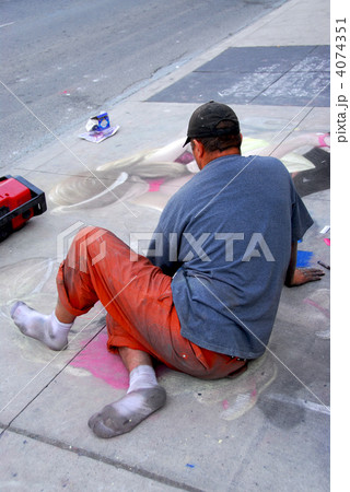 Street artist Street artist 4074351