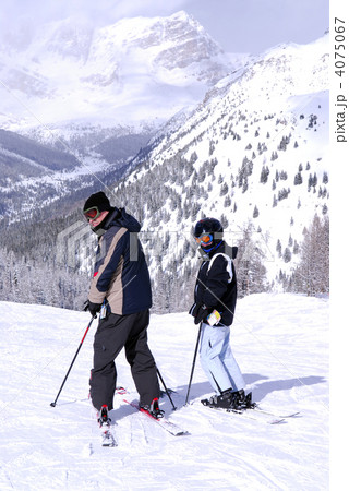 Downhill skiing 4075067