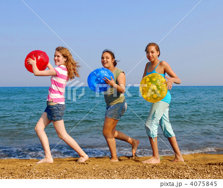 Girls on beach Girls on beach 4075845