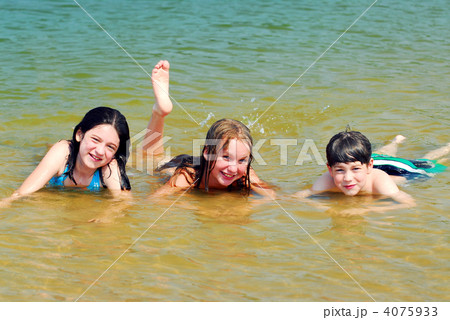 Children in a lake 4075933
