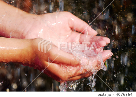 Hands and water Hands and water 4076364