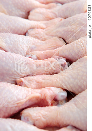 Raw chicken drumsticks Raw chicken drumsticks 4076883