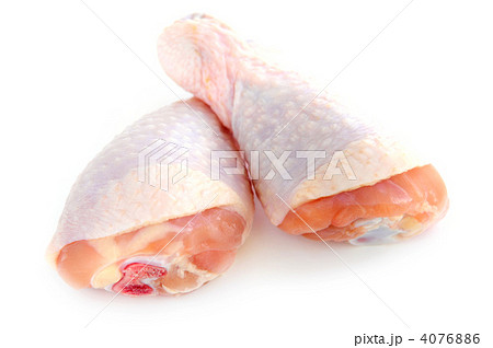 Raw chicken drumsticks 4076886