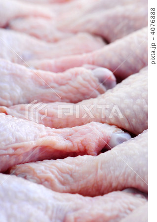Raw chicken drumsticks 4076888