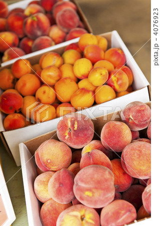 Fruit for sale 4076923