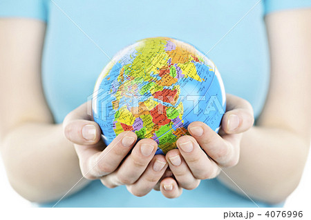 Hands holding globe 4076996