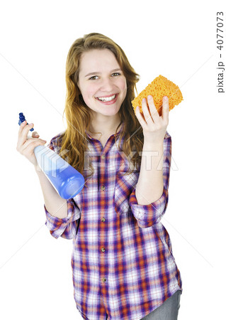 Smiling girl with cleaning supplies Smiling girl with cleaning supplies 4077073
