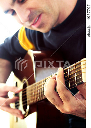 Man playing a guitar 4077707