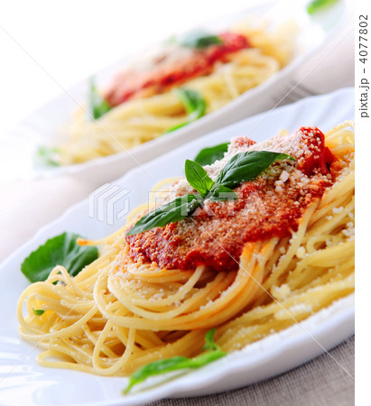 Pasta and tomato sauce 4077802
