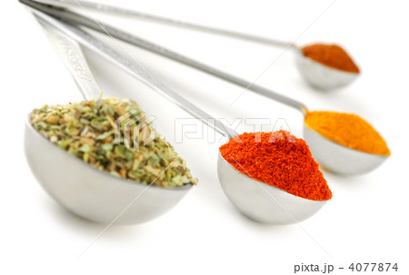 Spices in measuring spoons 4077874