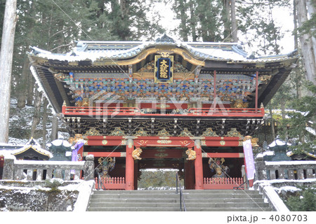 雪の日光山輪王寺　大猷院霊廟二天門 4080703