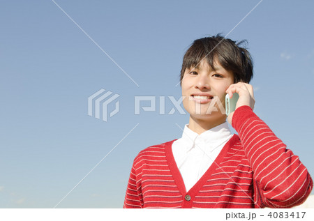 セーターを着た若い男性 4083417