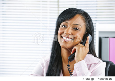 Young black businesswoman talking on phone 4084030