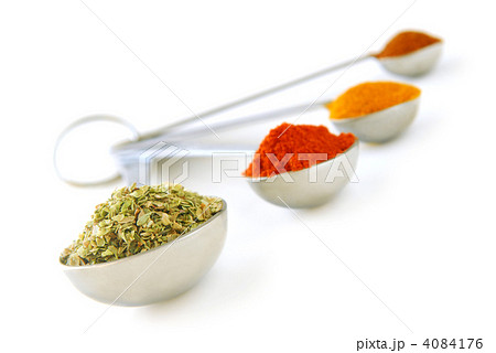 Spices in measuring spoons 4084176