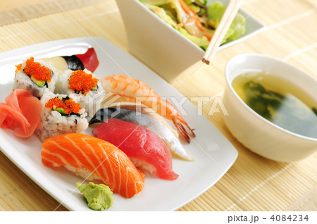 Sushi lunch 4084234