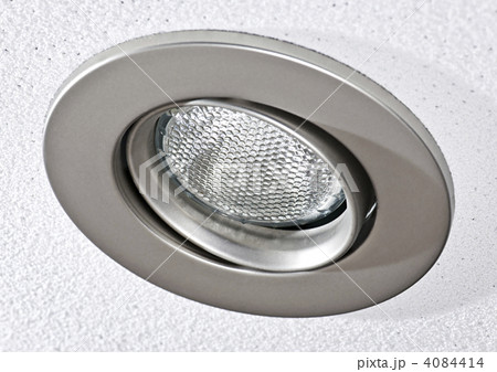 Pot light in ceiling tile 4084414