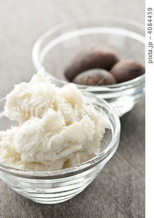 Shea butter and nuts in bowls 4084459